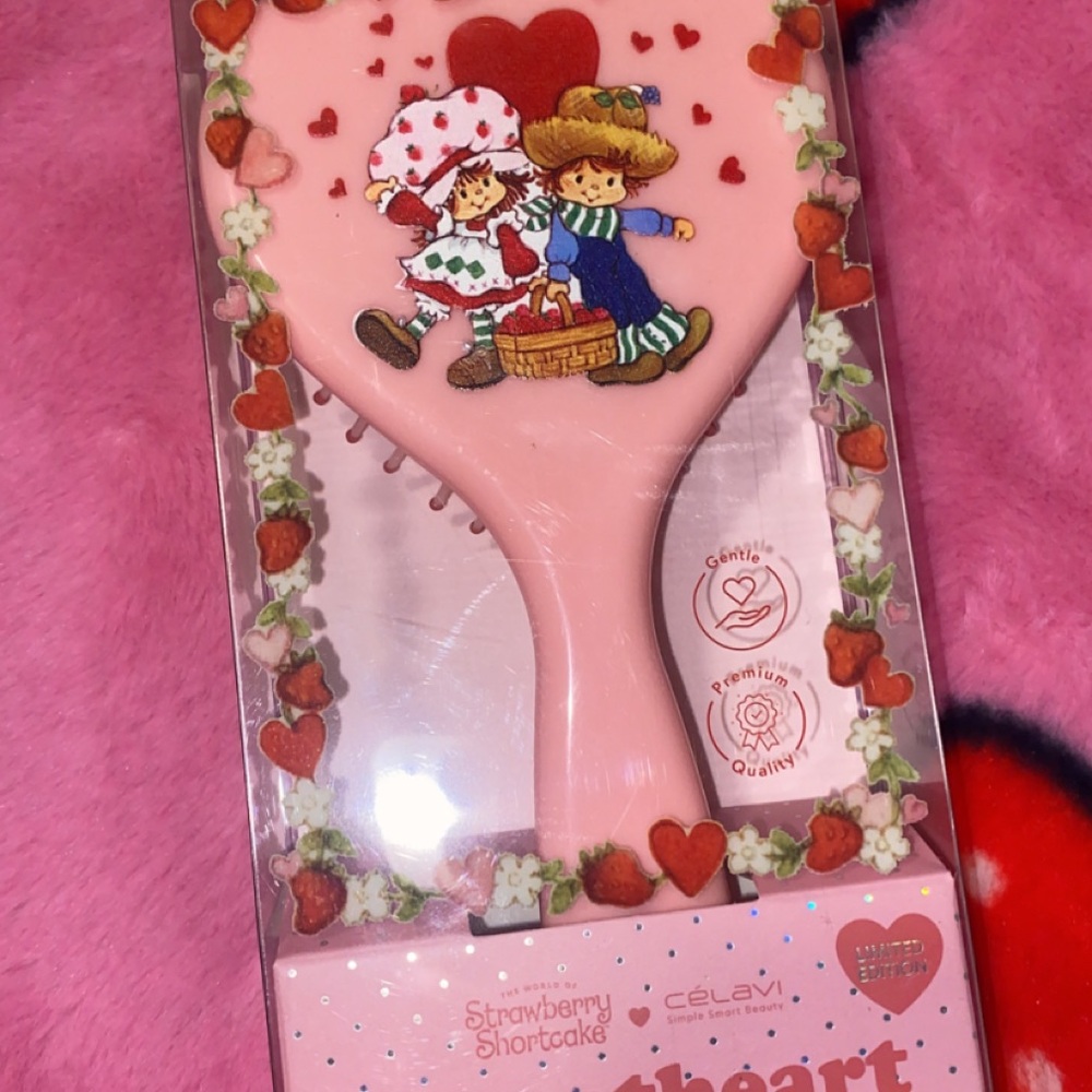 Strawberry Shortcake Heart Brush
